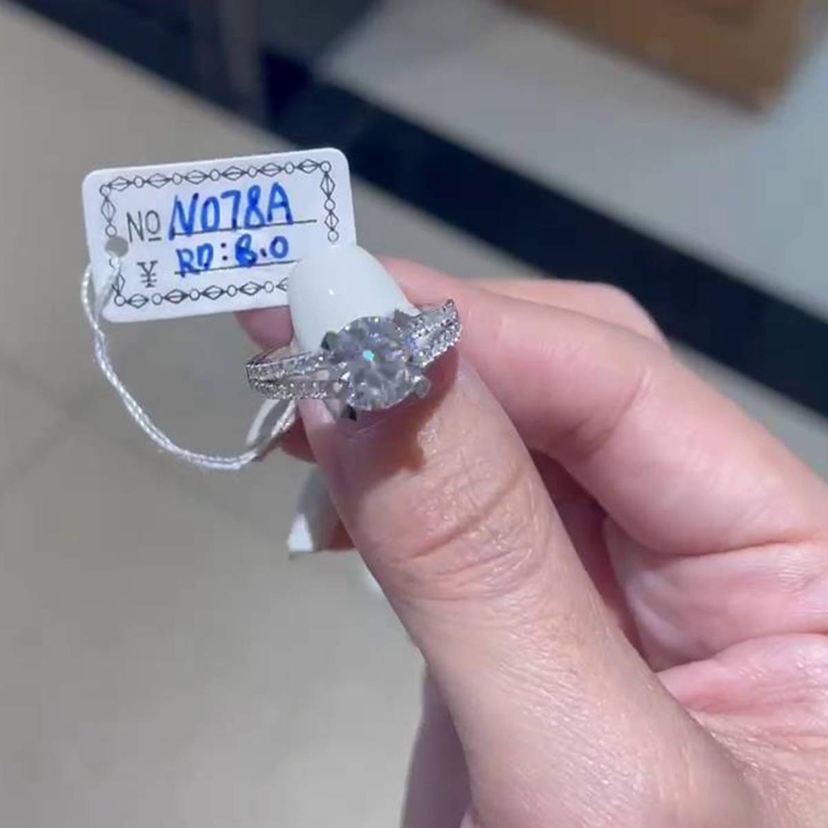 豪镶四爪女戒S925银镀白金定制莫桑钻2.0ct